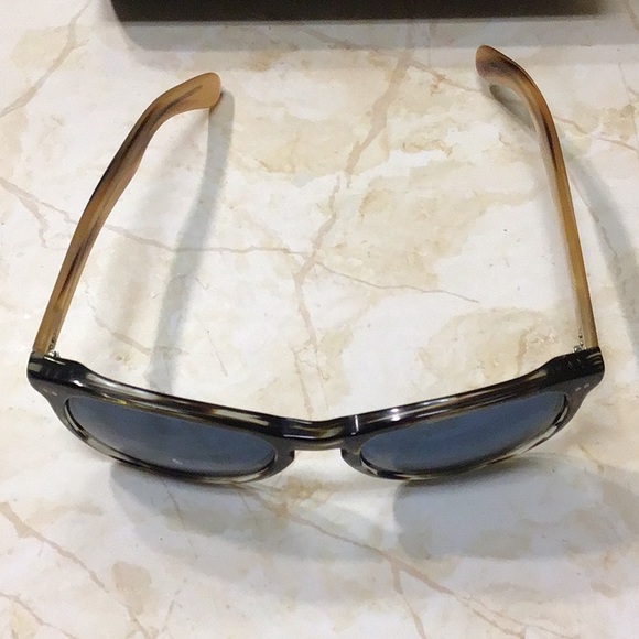 Burberry sunglasses - Picture 3 of 6